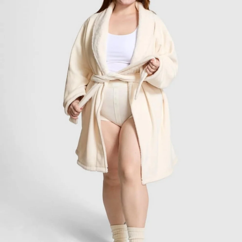 PINK VS Reversible Robe size M/L NWT - Picture 2 of 6